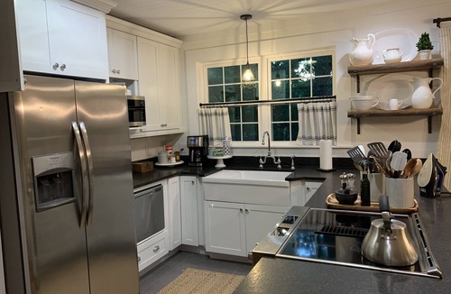 Mentone House | Renovated Cottage - Walk to Downtown Mentone