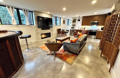 Lawton Park House | Restful, Convenient Getaway Near Downtown and Seattle’s Largest Park