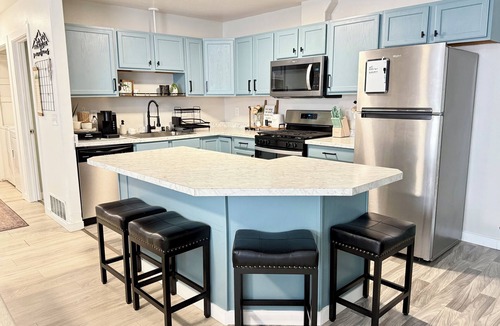 University Area Apartment | Restful Nest A 3bd&2ba in Midtown Anchorage