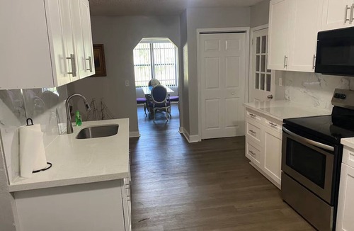 Northside House | River House w/King Beds 1.5 Acres by Jags Stadium