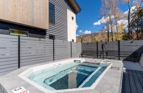 Willow Grove House | River West #635