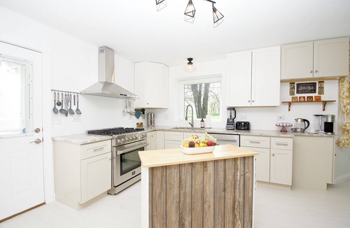 Bolingbrook House | Riverfront Luxury w/Fire Pit & Chef's Kitchen