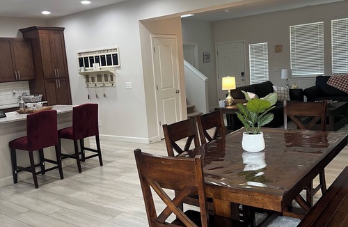 Everett House | Riverfront Retreat close to Boeing, I-5 and downtown Everett!
