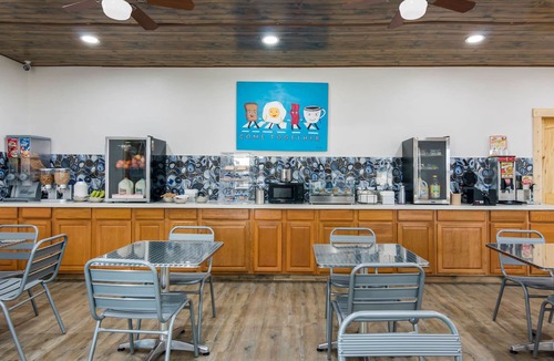 Broken Bow Hotel | Rodeway Inn Broken Bow - Hochatown