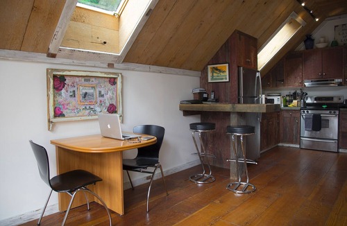Mendocino Apartment | ROMANTIC,ARTIST'S PVT 'FOREST SUITE', 5 ac.Redwds,trail, NEW OD SHR, Mendo 2 mi.