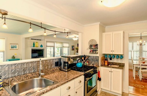Gloucester House | Romantic Summerwind Cottage-Harbor View Retreat w/Large Private Deck