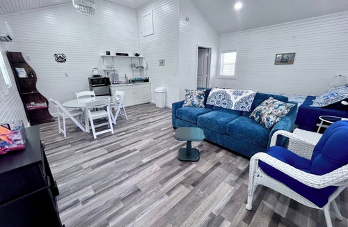 Cape Girardeau Cottage | Romantic Tea Cottage Retreat on Boulder Creek with Firepit and Deck