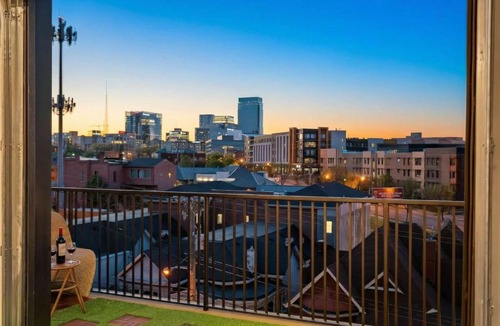 Rolling Mill Hill Apartment | Rooftop Deck & Skyline Views Downtown Penthouse