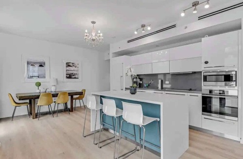 City Center Apartment | Rooftop Pool Suite in Miami Beach & Convention Center