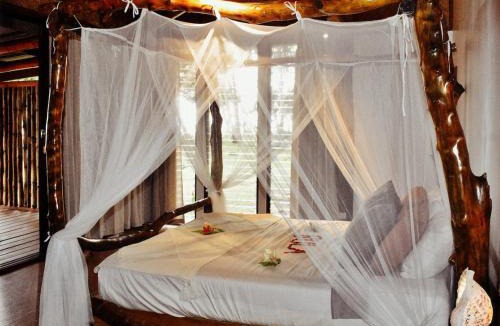 Savusavu Villa | Room A with Ensuite in Nuku Beach Villa Fiji