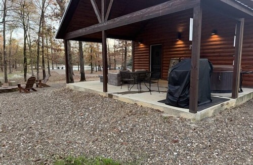 Hochatown Cabin | Runaway Rabbit: 1BR, 1 Bath, Sleeps 2