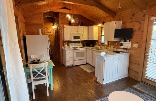 Landrum Cabin | Rustic Refuge: Simple Comfort tucked into the Blue Ridge Foothills- Log Cabin