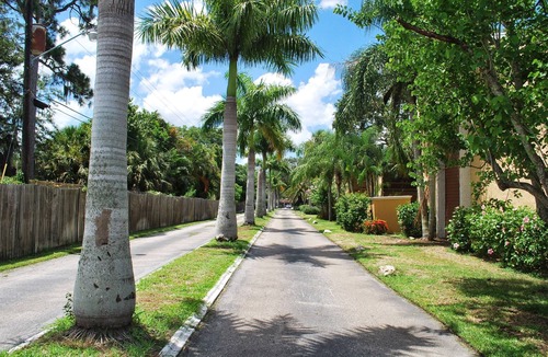 Gulf Gate Estates Condo | s!Great VALUE!Heated Pool!SUMMER SEASON SPECIAL, CLOSE TO SIESTA KEY, Free WiFi!