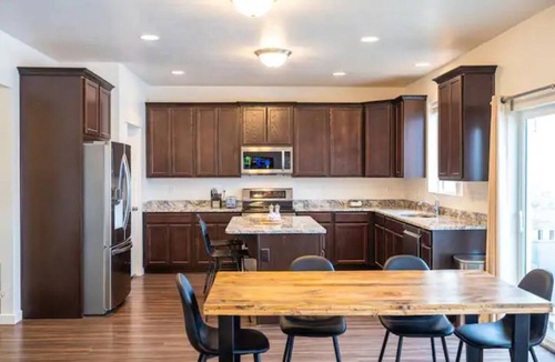 Saratoga Springs House | Scenic Views with Game Room