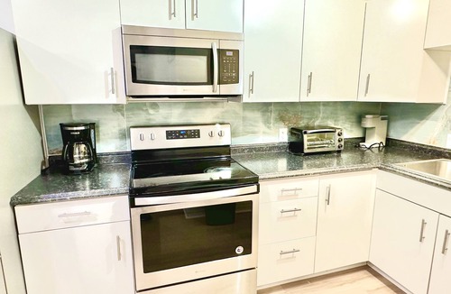 Boynton Beach Apartment | Seashell 3 -Luxury Apartment close to the beach!