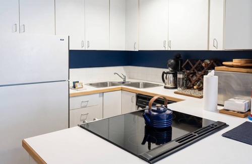 Mid-Beacon Hill Apartment | Seattle HiFi Hideaway | Music & Art Lovers` Dream