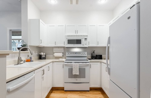 Belltown Condo | Seattle's Mid-Century Belltown Penthouse w/Parking spot