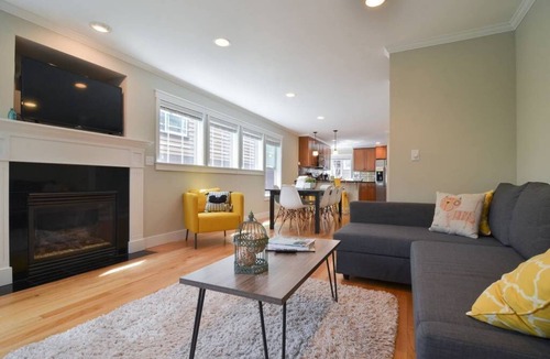 Miller Park House | Seattle Vacation Home: Off The Wall - 3 bed/2.5 bath, brand new everything