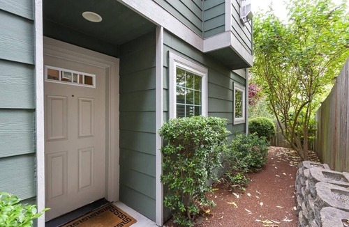 Miller Park House | Seattle Vacation Home: Off The Wall - 3 bed/2.5 bath, brand new everything