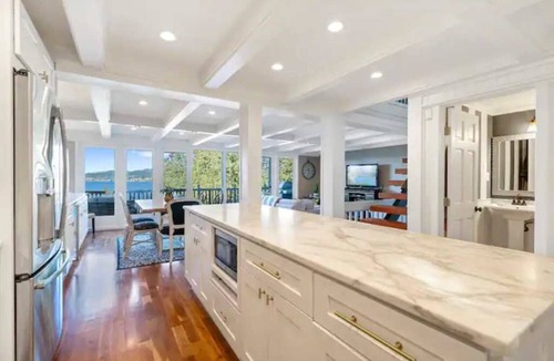 Bryn Mawr-Skyway House | Seattle’s Best Kept Secret Lake Views + Central Locale