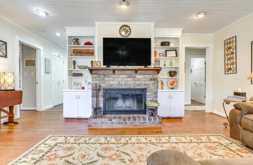 Pine Mountain Valley House | Secluded Hamilton Cabin Retreat w/Private Lake!
