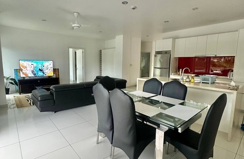 Wailoloa Apartment | Seema’s Holiday Home | 5 Min Beach, Pool & Gym