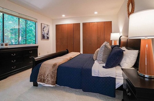 Bellevue House | Serene & Spacious, 5 min drive to DT Bellevue