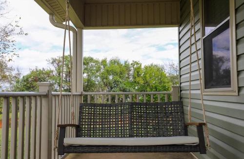 Greeneville House | Serenity with Mountain Views 3BR Deckside Views
