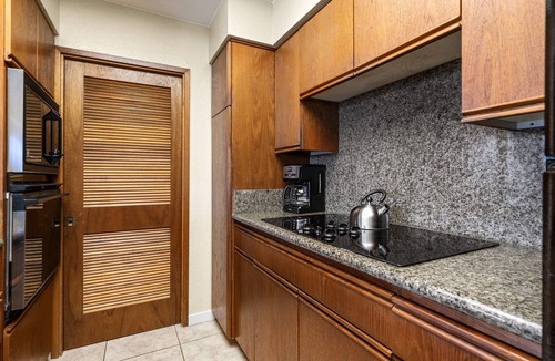 Waikoloa Condo | Shores at Waikoloa 234 Large Condo with Wrap Lanai, Partial Ocean/Golf Views