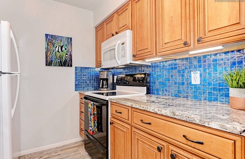 Siesta Key Condo | Siesta Key Beach IDEAL LOCATION BEACH, VILLAGE, HEATED POOL