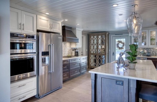 Siesta Key House | SIESTA KEY-Single family home completely updated with in ground pool and cage.