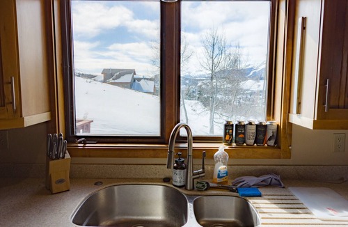 Silverthorne Cabin | Silverthorne Mountain Cabin Views and Deck - 2br