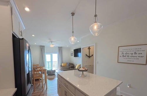 Sneads Ferry House | Sky Paradise: Modern Oceanfront Townhome @ Top Shelf Stays