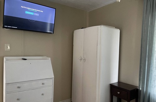 San Jacinto House | Sleep 16-7 BR & 3BA 3.5 blocks to Pleasure Pier, close to cruise port and strand