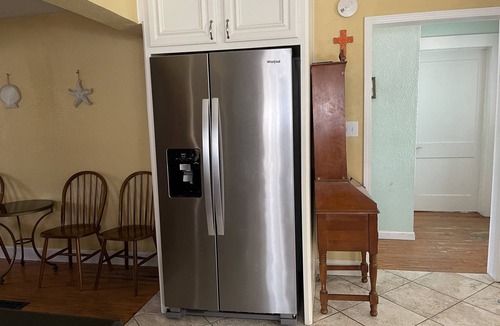 San Jacinto House | Sleep 16-7 BR & 3BA 3.5 blocks to Pleasure Pier, close to cruise port and strand