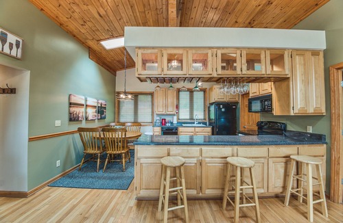 Dandridge House | Sleeps 24 -Douglas Lake Access - Boat dock - Game Room - Family Fun!
