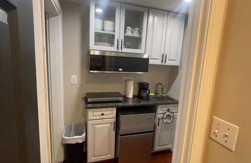 West Roxbury Apartment | Small Studio in quiet area