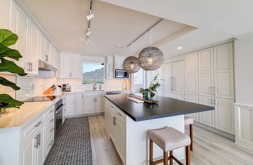Diamond Head - Kapahulu - St. Louis Condo | Spacious 2 Bdrm Remodeled Oceanfront 01 unit