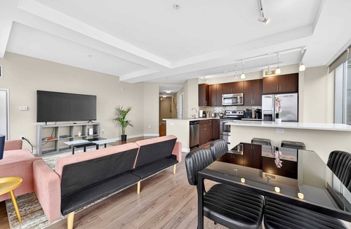 Chinatown Apartment | Spacious 2BR/2BA overlooking Boston Common