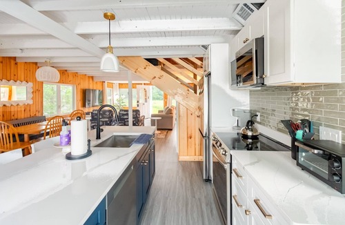 Onset House | Spacious 3BR Sunset Island Beach House