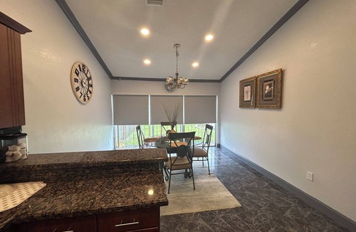 Miami Gardens House | Spacious 4 bedroom house with a sofa-bed in wonderful Miami Gardens with AC.