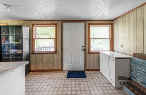 Forest City House | Spacious 5-bedroom house in perfect Forest City downtown, restaurants with AC