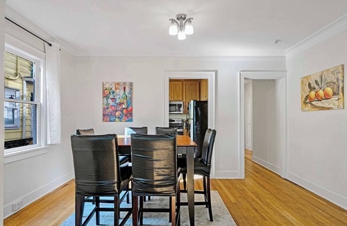 Stevens Condo | Spacious 6B6B duplex in Seattle