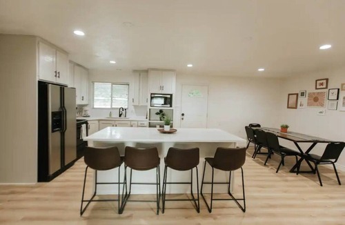 Lakeview House | Spacious 7-BR Oasis with Private Indoor Pool & Hot Tub
