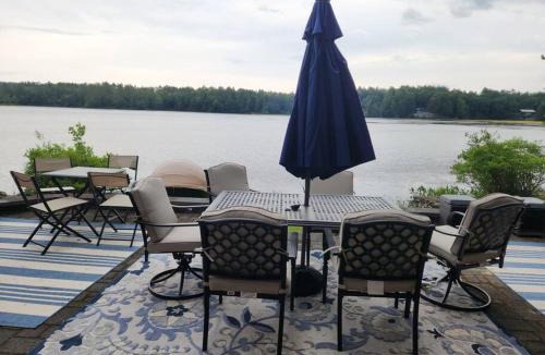 Orange House | Spacious Accessible Waterfront Retreat