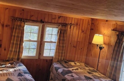 Olmstedville Cabin | Spacious and Charming 5 bedroom cabin, 2 miles to Minerva Lake