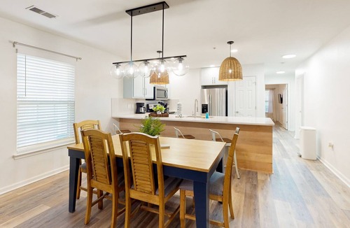 Carolina Forest Condo | Spacious condo with screened balcony & shared pool - near golf/beach/shops