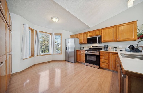 Rosemount House | Spacious Home with Indoor a jetted bathtub.
