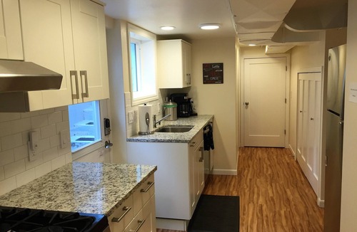 Bryant Apartment | Spacious & Modern 1 Bedroom Bryant Retreat Near UW