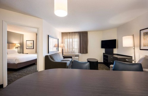 Braintree Hotel | Spacious Pet Stay | Kitchen & Laundry | Near Freedom Trail & Fenway